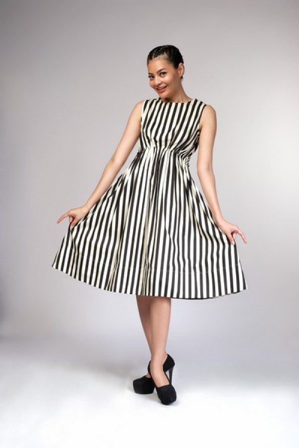 https://stylease.co/uploads/products/RoR2xXDYk0D6qn505VdMGBFCkjHA8ARjcj6MutUu.jpg