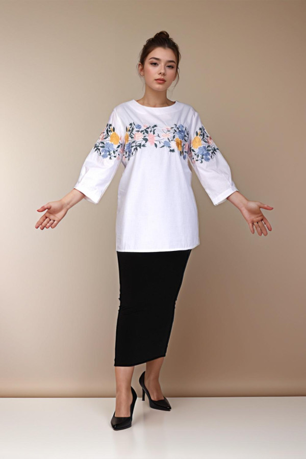 Embroidery Floral in Top