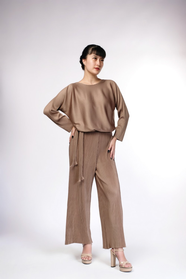 Pleated Jumpsuit with Ribbon Brown